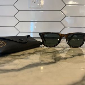 Rayban like new WayFraer sunglasses